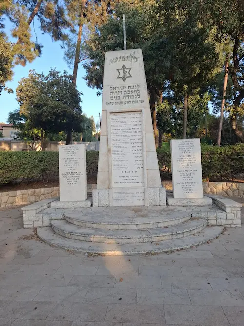 בניית אנדרטאות באזור הצפון