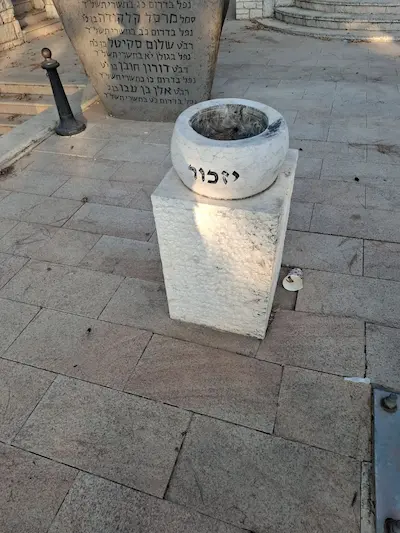 בניית אנדרטאות באזור הצפון